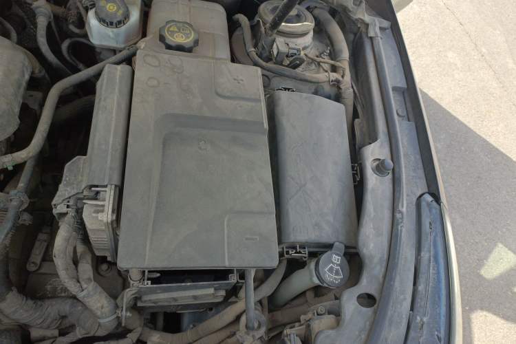 Used Buick LaCrosse 2013 2.4L SIDI Luxury Comfort Edition Engine Bay Left