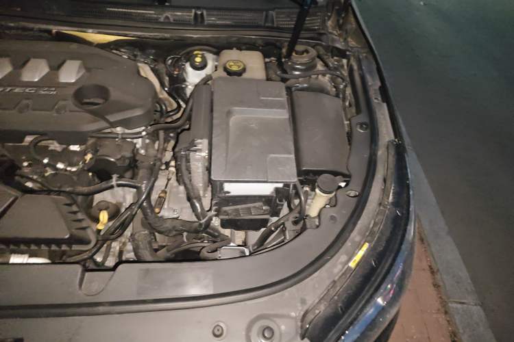 Used Buick LaCrosse 2013 2.4L SIDI Elite Comfort Version Engine Bay Left