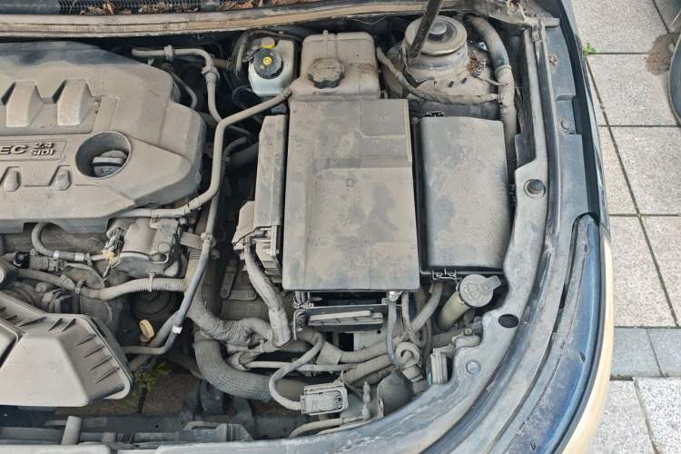 Used Buick LaCrosse 2013 2.4L SIDI Leading Comfort Version Engine Bay Left