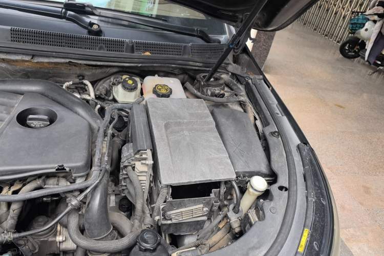 Used Buick LaCrosse 2013 2.0T SIDI Smart Luxury Flagship Edition Engine Bay Left