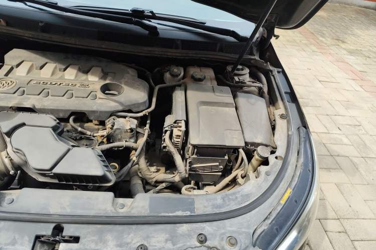 Used Buick LaCrosse 2013 2.4L SIDI Luxury Comfort Edition Engine Bay Left