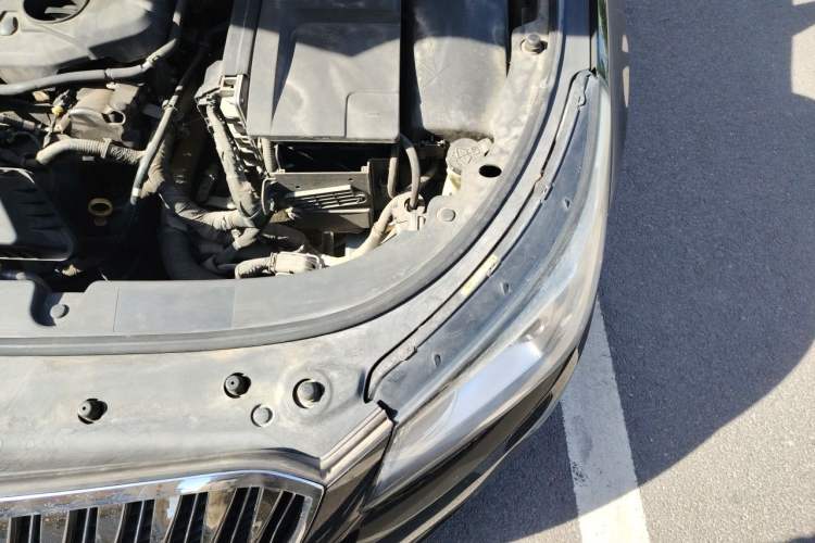 Used Buick LaCrosse 2013 2.4L SIDI Elite Comfort Version Engine Bay Left