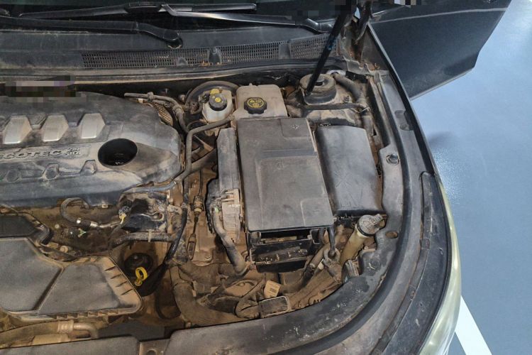 Used Buick LaCrosse 2013 2.4L SIDI Leading Comfort Version Engine Bay Left