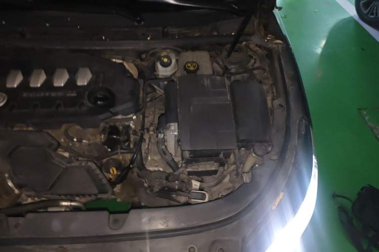 Used Buick LaCrosse 2013 2.4L SIDI Elite Comfort Version Engine Bay Left