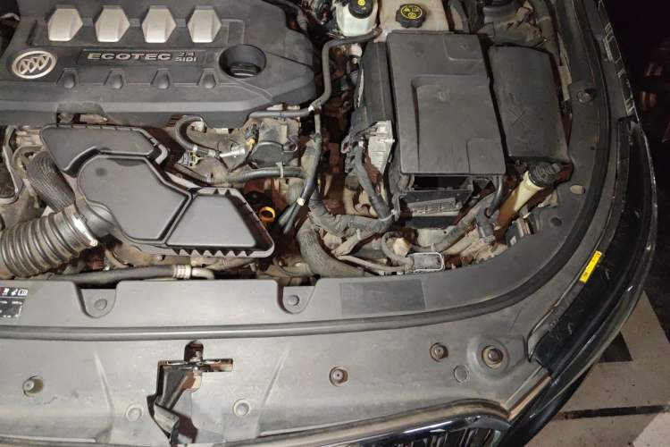 Used Buick LaCrosse 2013 2.4L SIDI Elite Comfort Version Engine Bay Left