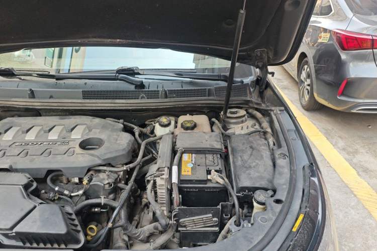 Used Buick LaCrosse 2013 2.4L SIDI Elite Comfort Version Engine Bay Left