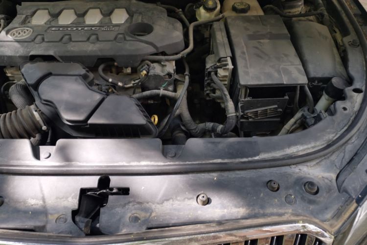 Used Buick LaCrosse 2013 2.4L SIDI Elite Comfort Version Engine Bay Left