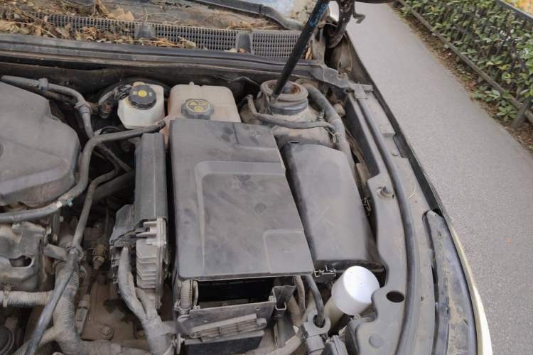 Used Buick LaCrosse 2013 2.4L SIDI Elite Comfort Version Engine Bay Left