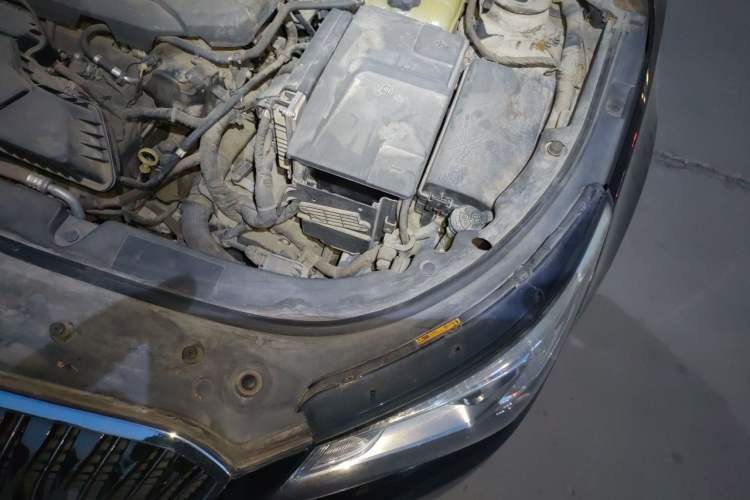 Used Buick LaCrosse 2013 2.4L SIDI Elite Comfort Version Engine Bay Left