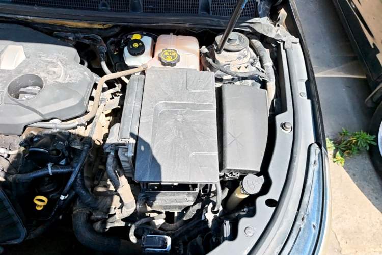 Used Buick LaCrosse 2013 2.4L SIDI Luxury Comfort Edition Engine Bay Left