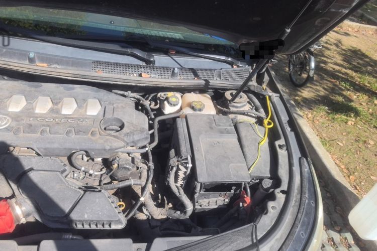 Used Buick LaCrosse 2013 2.4L SIDI Leading Comfort Version Engine Bay Left