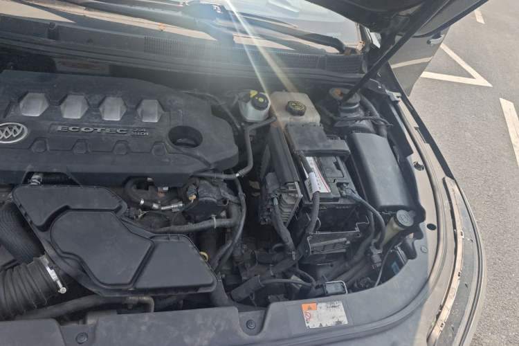 Used Buick LaCrosse 2013 2.4L SIDI Leading Comfort Version Engine Bay Left