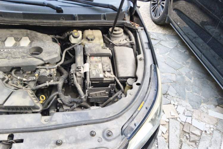 Used Buick LaCrosse 2013 2.4L SIDI Leading Comfort Version Engine Bay Left