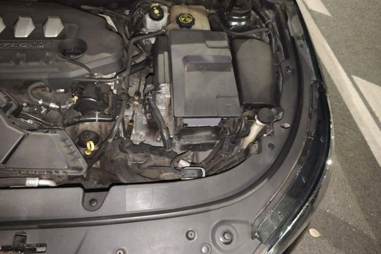 Used Buick LaCrosse 2013 2.4L SIDI Elite Comfort Version Engine Bay Left