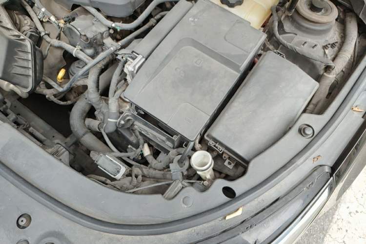 Used Buick LaCrosse 2013 2.4L SIDI Elite Comfort Version Engine Bay Left