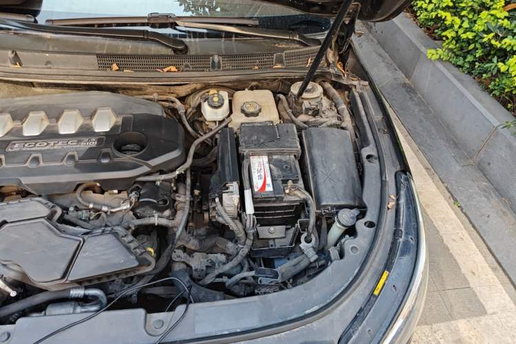 Used Buick LaCrosse 2013 2.4L SIDI Elite Comfort Version Engine Bay Left