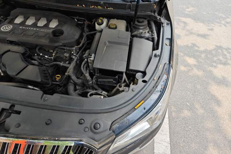 Used Buick LaCrosse 2013 2.4L SIDI Elite Comfort Version Engine Bay Left
