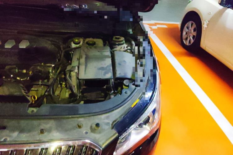 Used Buick LaCrosse 2013 2.4L SIDI Elite Comfort Version Engine Bay Left