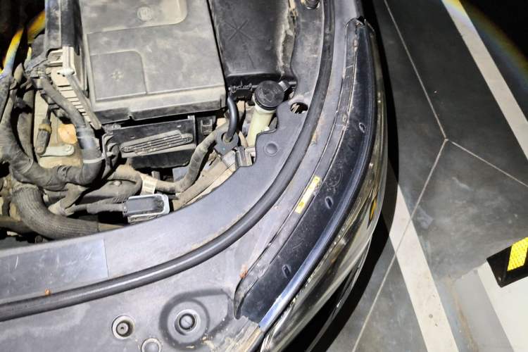 Used Buick LaCrosse 2013 2.4L SIDI Luxury Comfort Edition Engine Bay Left
