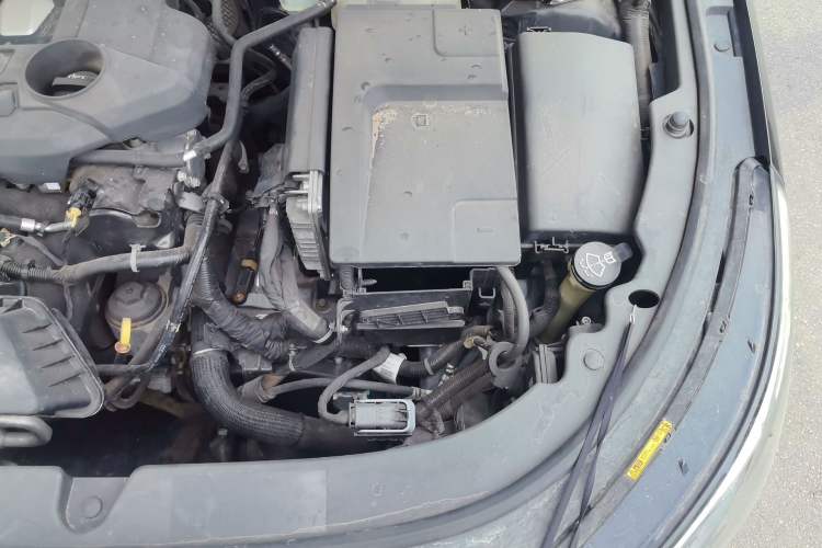 Used Buick LaCrosse 2013 2.4L SIDI Luxury Comfort Edition Engine Bay Left
