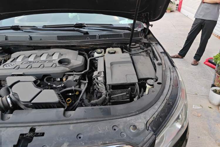 Used Buick LaCrosse 2013 2.4L SIDI Elite Comfort Version Engine Bay Left