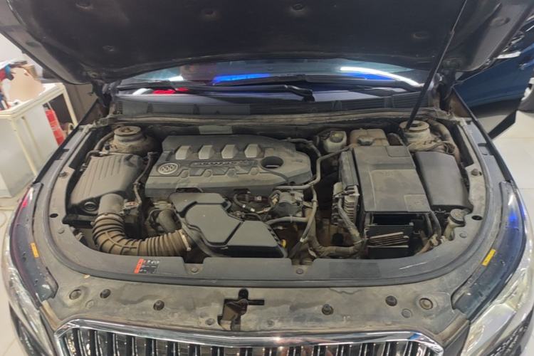 Used Buick LaCrosse 2013 2.4L SIDI Elite Comfort Version Engine Bay