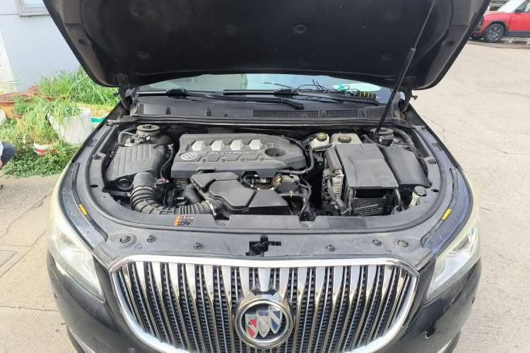 Used Buick LaCrosse 2013 2.4L SIDI Luxury Comfort Edition Engine Bay