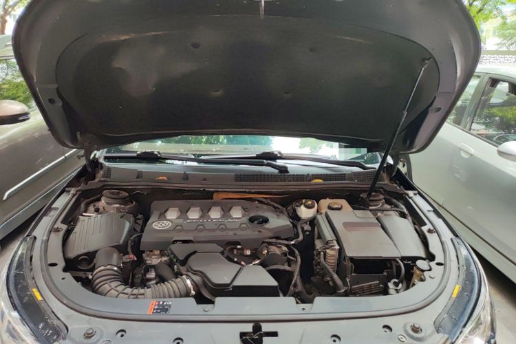 Used Buick LaCrosse 2013 2.4L SIDI Elite Comfort Version Engine Bay