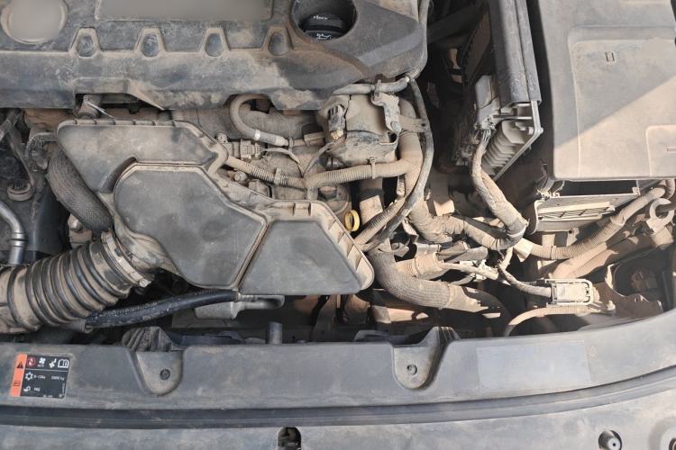 Used Buick LaCrosse 2013 2.4L SIDI Leading Comfort Version Engine Bay
