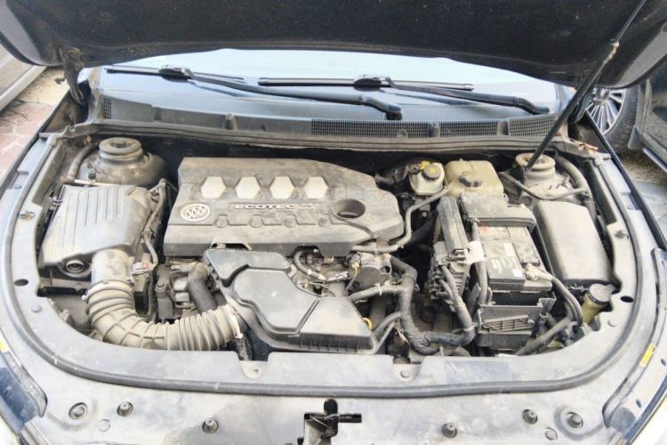 Used Buick LaCrosse 2013 2.4L SIDI Leading Comfort Version Engine Bay