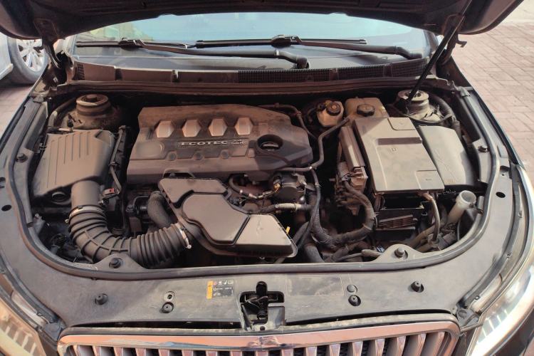 Used Buick LaCrosse 2013 2.4L SIDI Elite Comfort Version Engine Bay