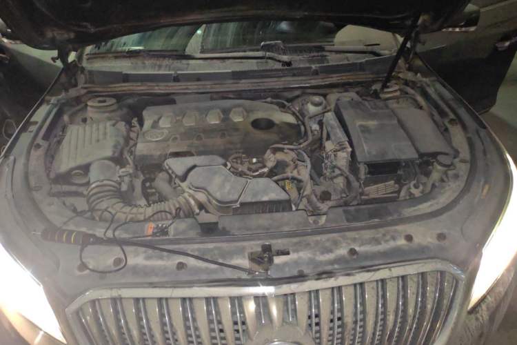 Used Buick LaCrosse 2013 2.4L SIDI Elite Comfort Version Engine Bay
