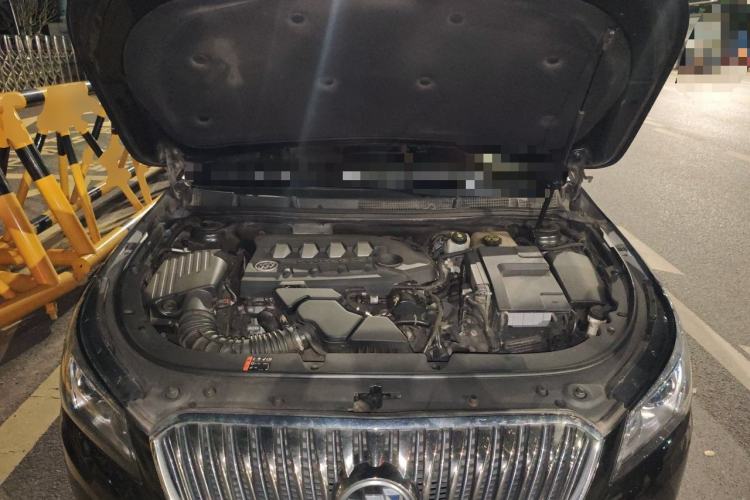 Used Buick LaCrosse 2013 2.4L SIDI Elite Comfort Version Engine Bay