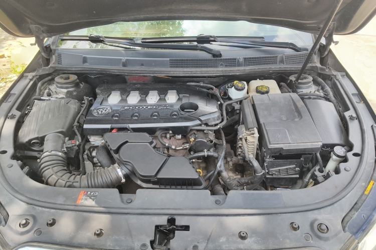 Used Buick LaCrosse 2013 2.4L SIDI Elite Comfort Version Engine Bay
