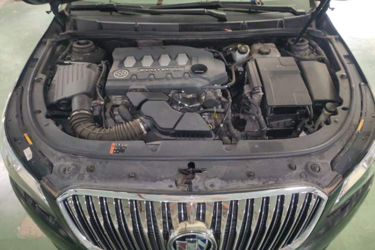 Used Buick LaCrosse 2013 2.4L SIDI Elite Comfort Version Engine Bay