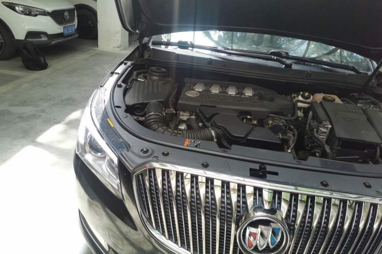 Used Buick LaCrosse 2013 2.4L SIDI Elite Comfort Version Engine Bay Right