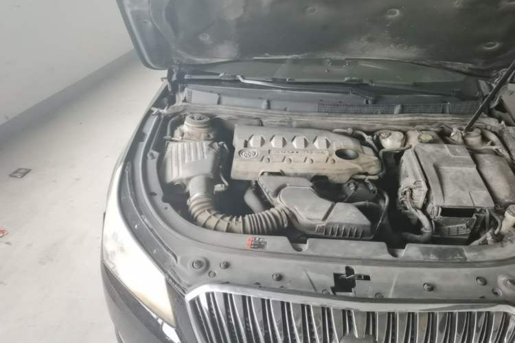 Used Buick LaCrosse 2013 2.4L SIDI Elite Comfort Version Engine Bay Right