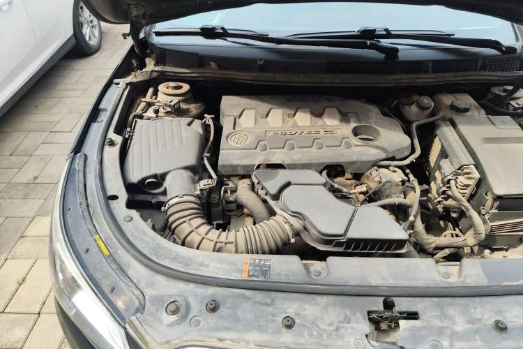 Used Buick LaCrosse 2013 2.4L SIDI Luxury Comfort Edition Engine Bay Right
