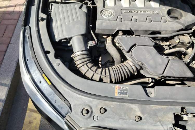Used Buick LaCrosse 2013 2.4L SIDI Elite Comfort Version Engine Bay Right