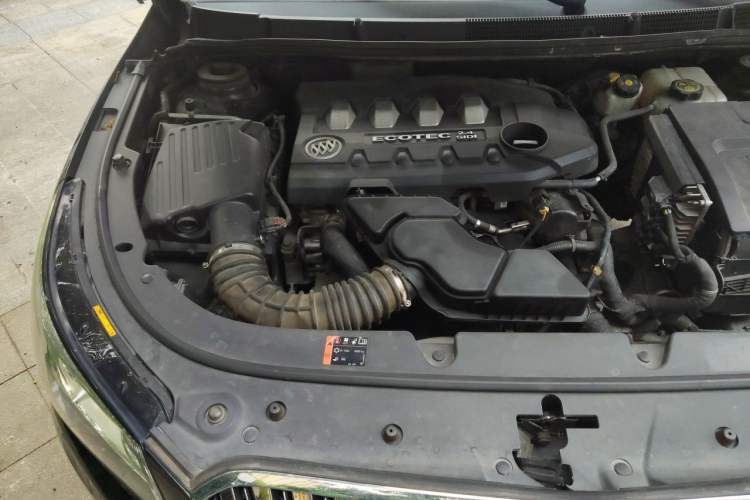 Used Buick LaCrosse 2013 2.4L SIDI Elite Comfort Version Engine Bay Right