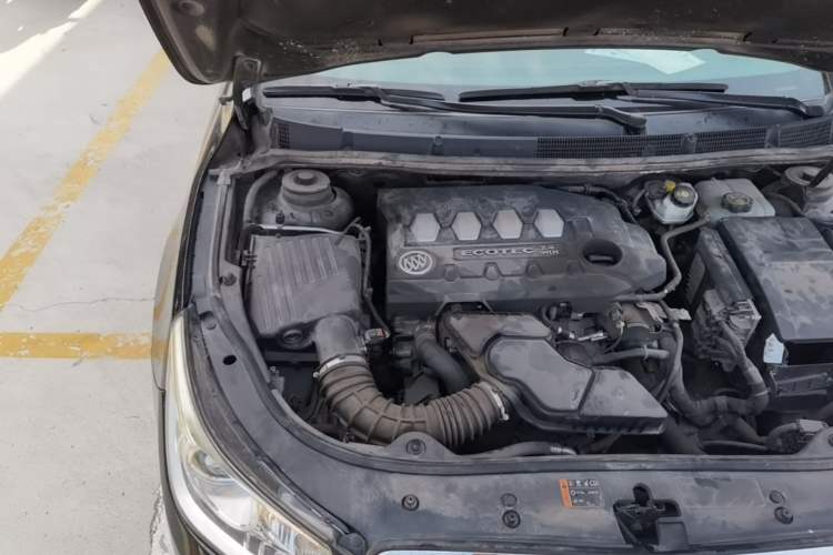 Used Buick LaCrosse 2013 2.4L SIDI Elite Comfort Version Engine Bay Right