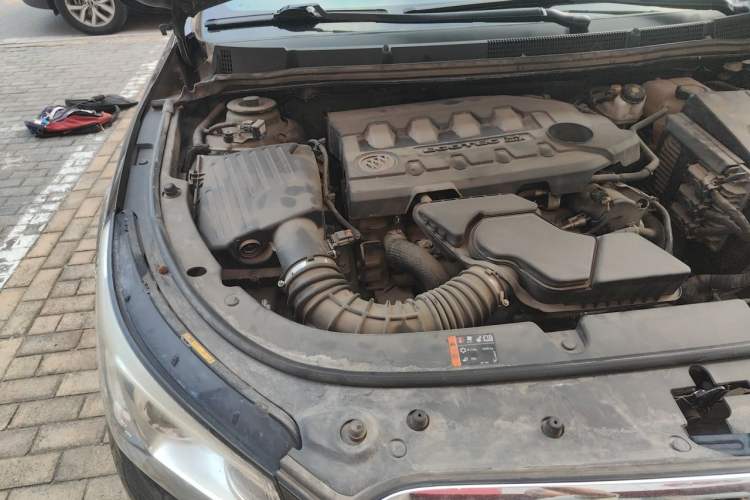 Used Buick LaCrosse 2013 2.4L SIDI Luxury Comfort Edition Engine Bay Right