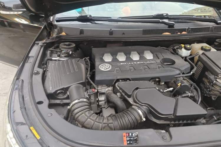 Used Buick LaCrosse 2013 2.4L SIDI Luxury Comfort Edition Engine Bay Right