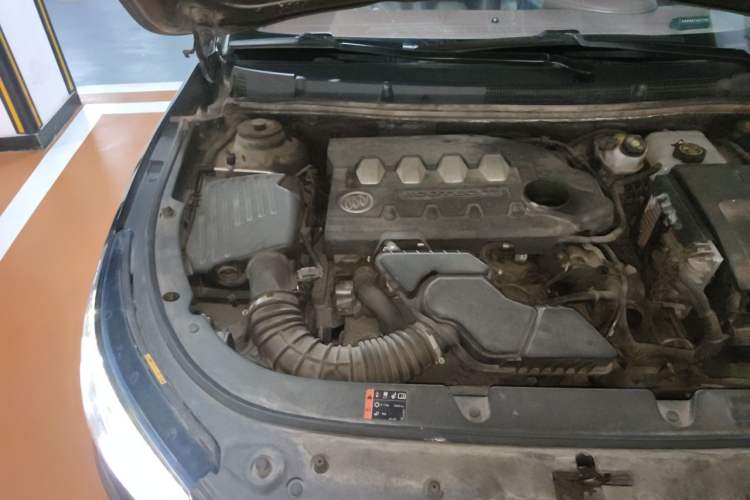 Used Buick LaCrosse 2013 2.4L SIDI Elite Comfort Version Engine Bay Right