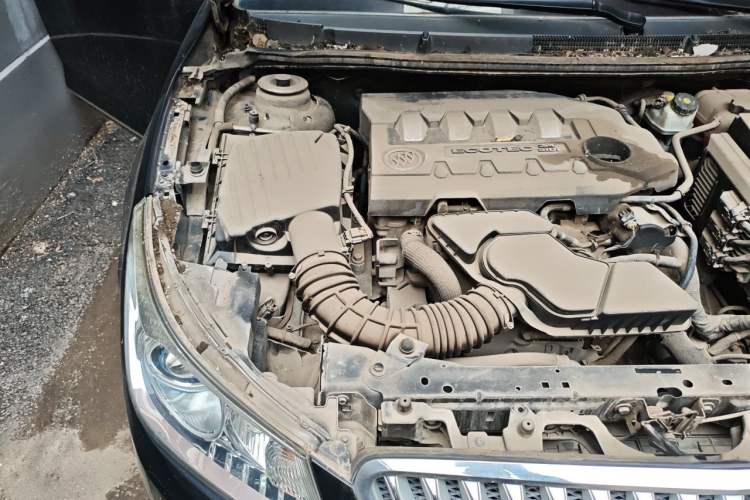 Used Buick LaCrosse 2013 2.4L SIDI Elite Comfort Version Engine Bay Right