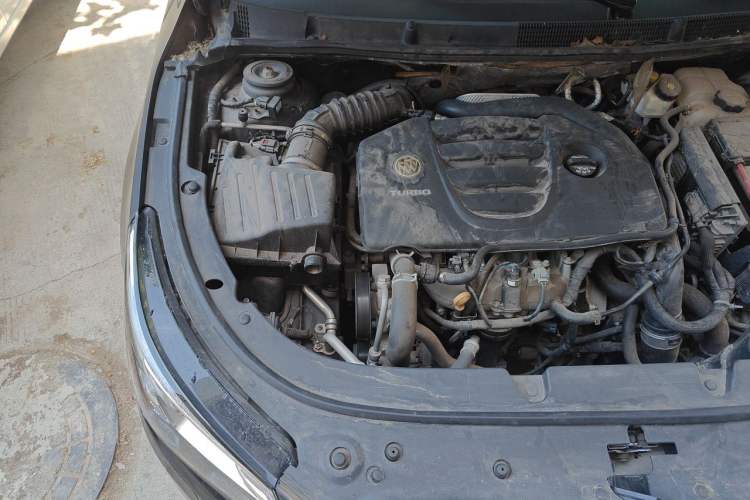 Used Buick LaCrosse 2013 2.0T SIDI Smart Luxury Flagship Edition Engine Bay Right