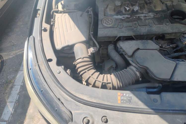 Used Buick LaCrosse 2013 2.4L SIDI Elite Comfort Version Engine Bay Right