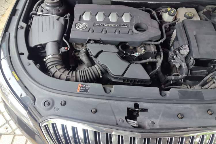 Used Buick LaCrosse 2013 2.4L SIDI Elite Comfort Version Engine Bay Right