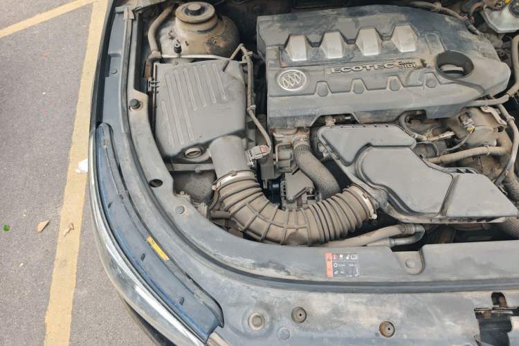 Used Buick LaCrosse 2013 2.4L SIDI Elite Comfort Version Engine Bay Right