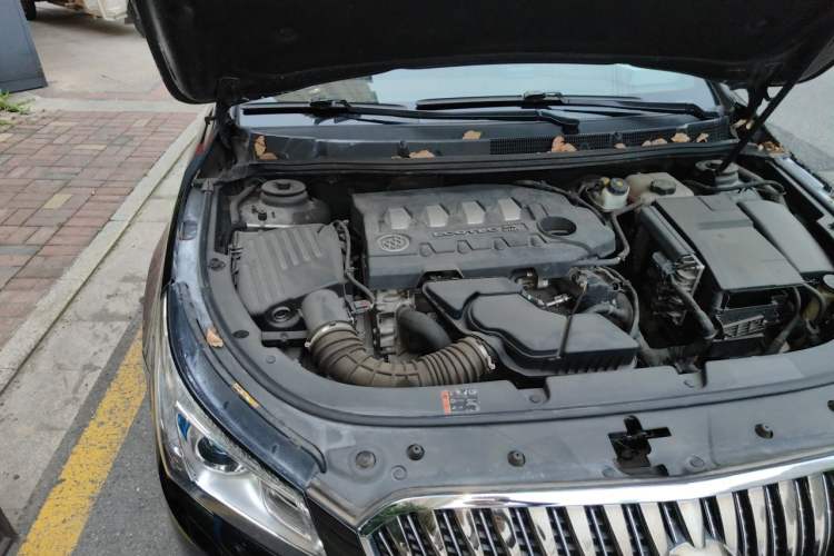 Used Buick LaCrosse 2013 2.4L SIDI Elite Comfort Version Engine Bay Right